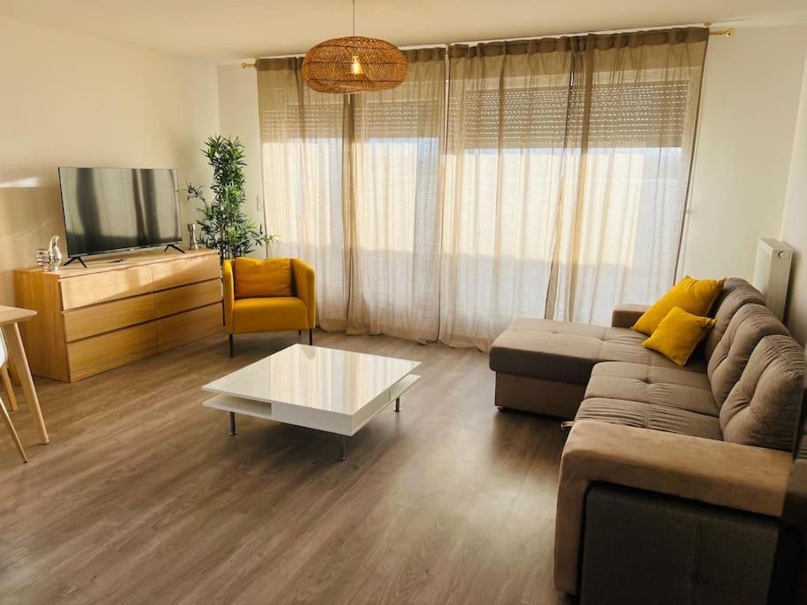 Harmonieux/Bezannes/Pkg Prive Appartement Buitenkant foto